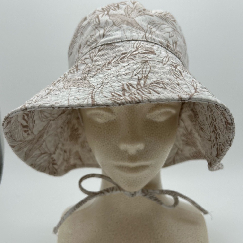 Reef Beige Leaf Print Bucket Hat